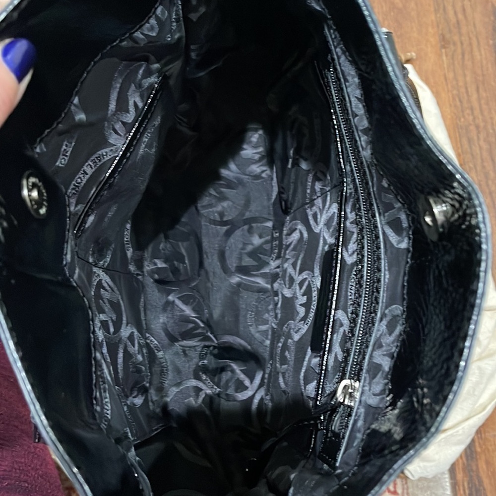 MK Large Hamilton patent leather hobo purse with silver hardware - Picture 7 of 9